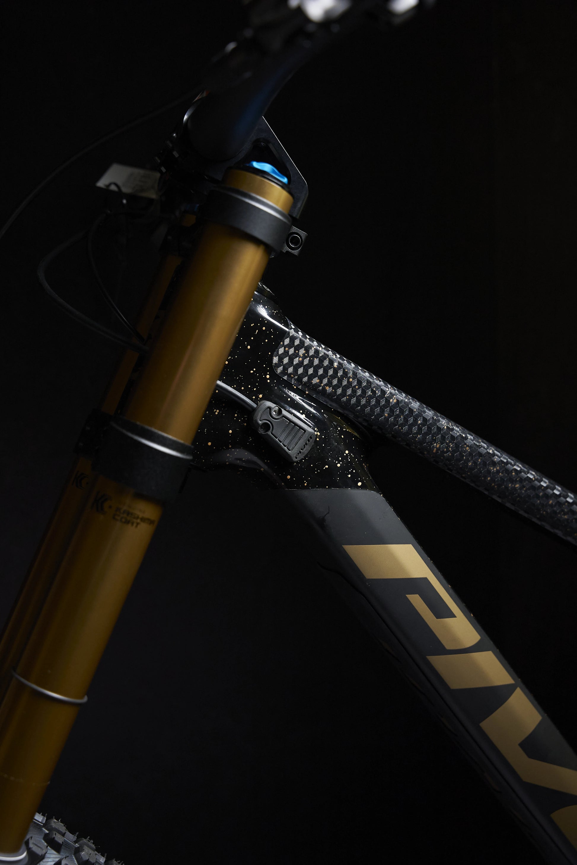 RideStyle clear textured bike frame guard film for MTB, gravel and e-bike frames, protecting against chips, scratches and impacts.